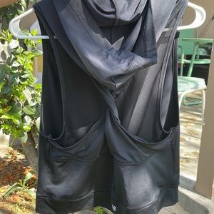 Women’s activewear top